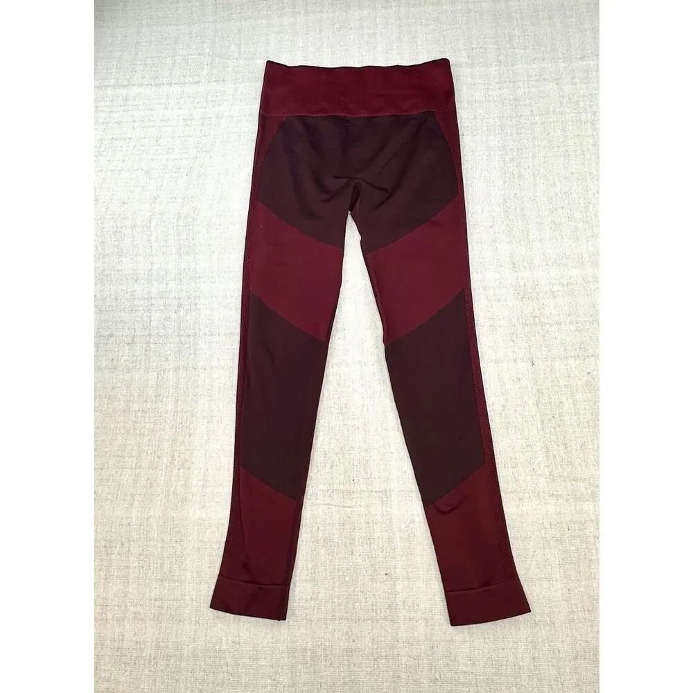 UMBRO Medium Athletic High Rise Workout Performance Activewear Burgundy Women’s